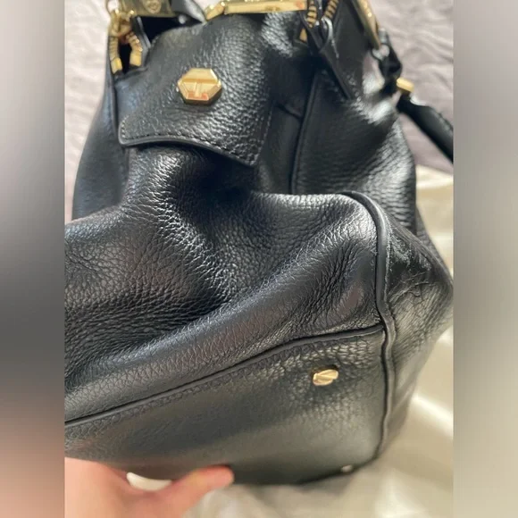 Tory Burch- Black Leather Handbag with gold hardware and tassels embossed logo - Picture 11 of 17